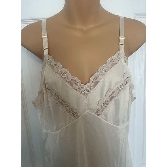Vintage Powers Model Full Dress Slip Size M Ruffles and Lace - Picture 2 of 9